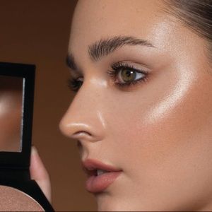 Araceli beauty highlighter and Shaina B Miami blush and highlighter duo